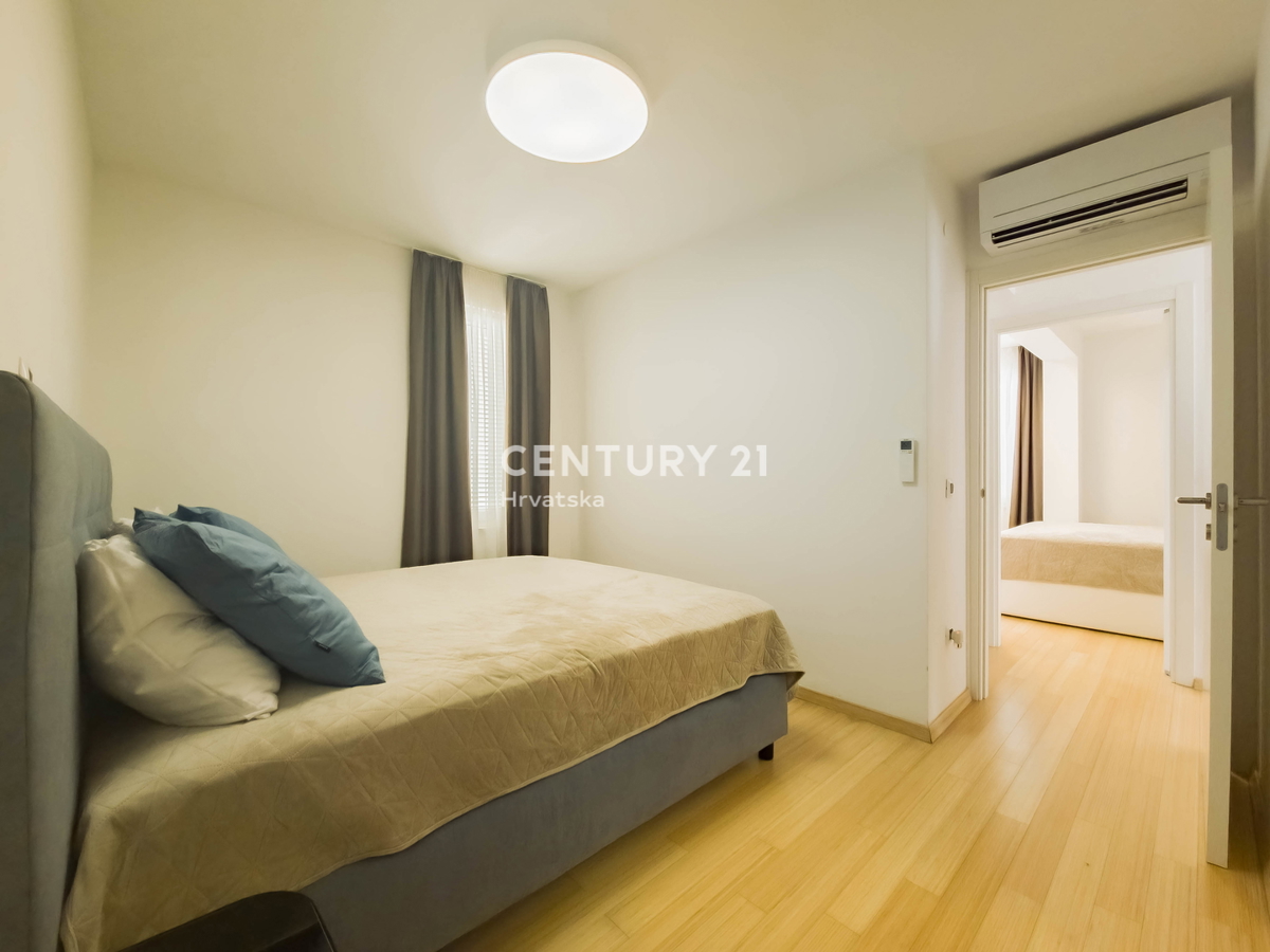 PETRČANE, STANOVANJE 2 VRSTE V VRSTI OB MORJU, SUNNYSIDE RESORT, PRIZEMLJE, OPREMLJENO