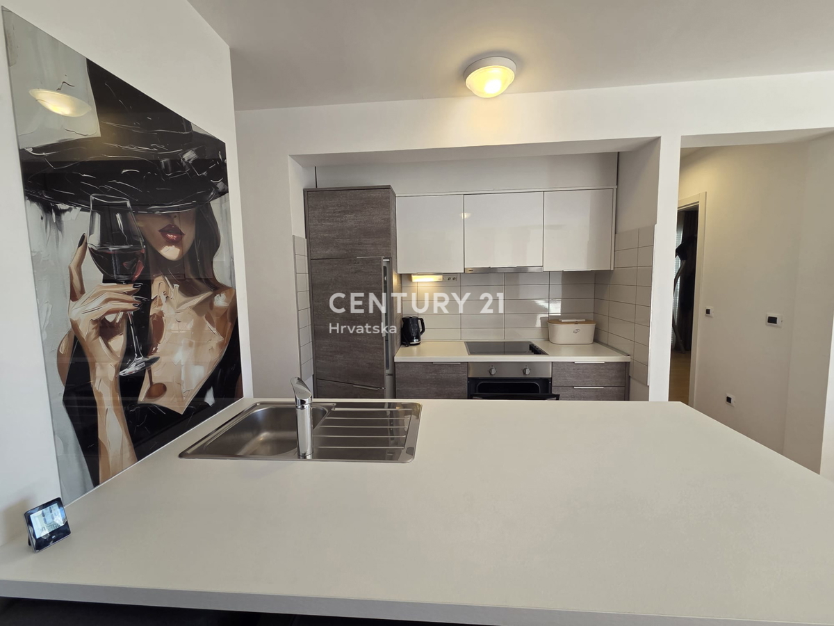 PETRČANE, STANOVANJE 2 VRSTE V VRSTI OB MORJU, SUNNYSIDE RESORT, PRIZEMLJE, OPREMLJENO