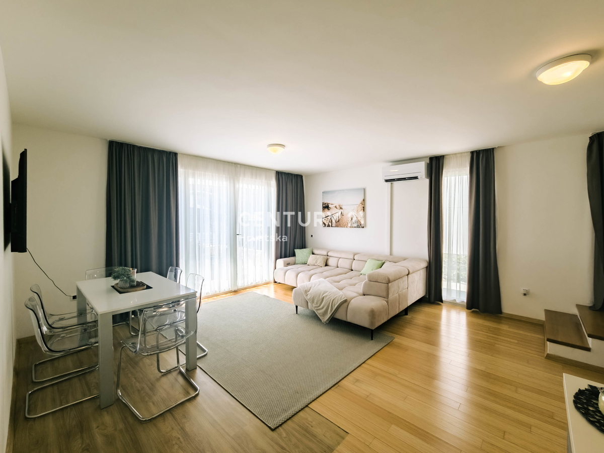 PETRČANE, STANOVANJE 2 VRSTE V VRSTI OB MORJU, SUNNYSIDE RESORT, PRIZEMLJE, OPREMLJENO