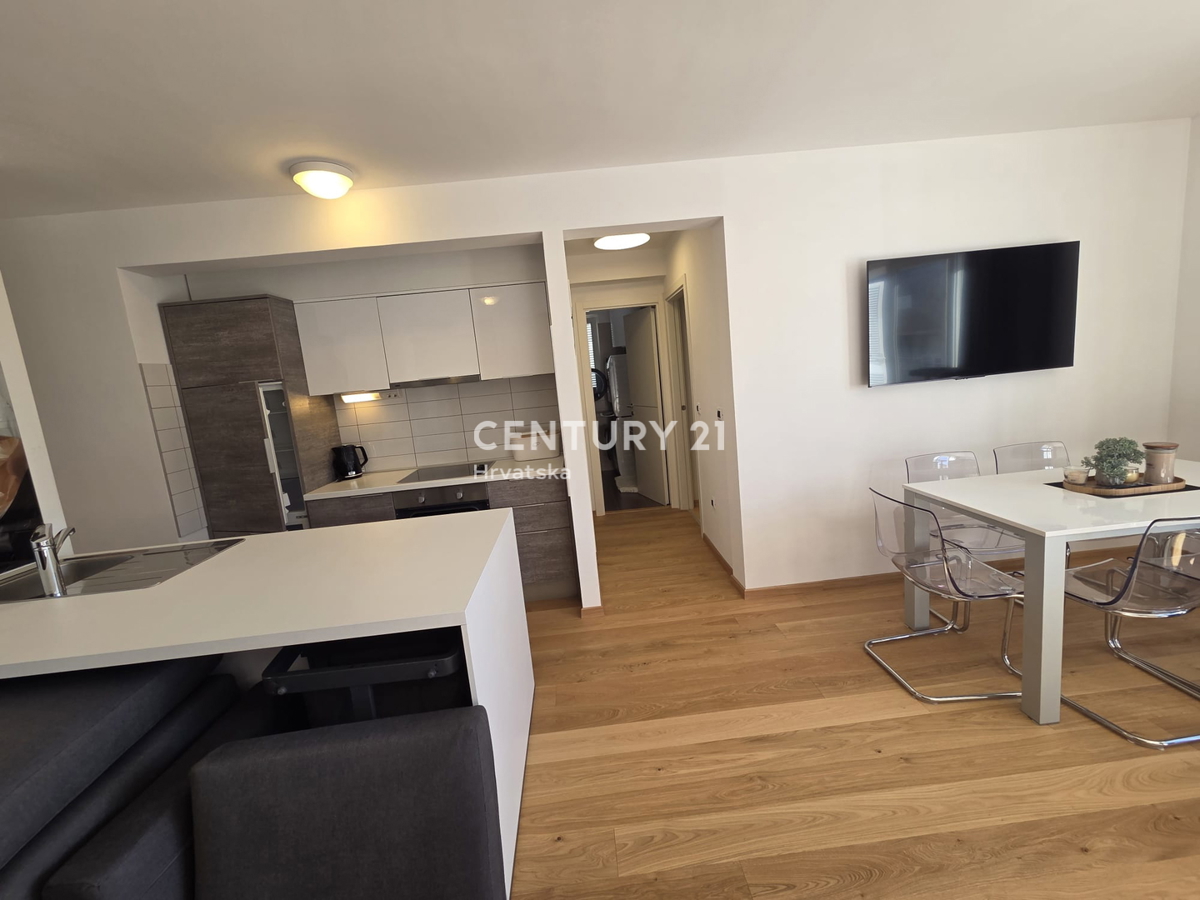 PETRČANE, STANOVANJE 2 VRSTE V VRSTI OB MORJU, SUNNYSIDE RESORT, PRIZEMLJE, OPREMLJENO