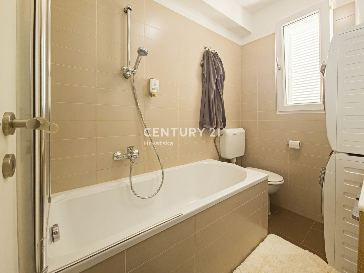 PETRČANE, STANOVANJE 2 VRSTE V VRSTI OB MORJU, SUNNYSIDE RESORT, PRIZEMLJE, OPREMLJENO