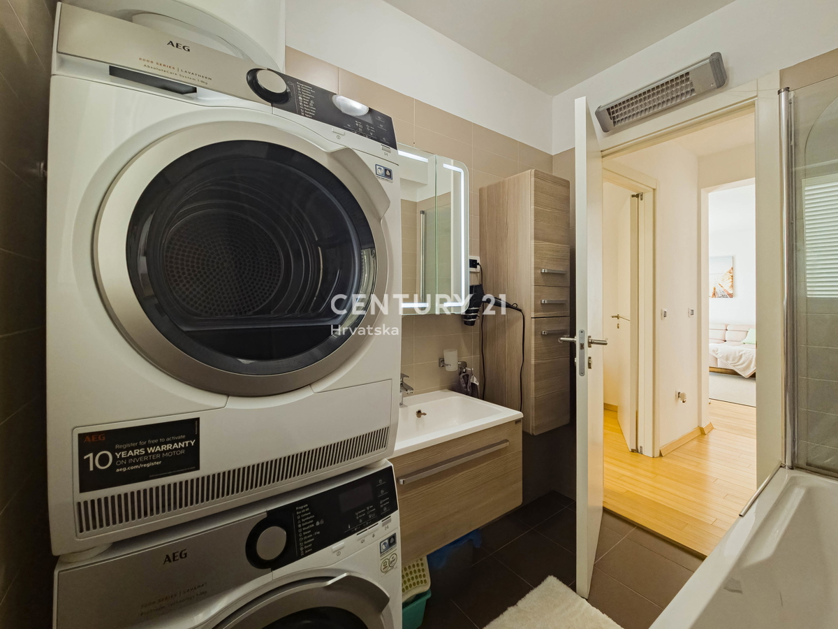 PETRČANE, STANOVANJE 2 VRSTE V VRSTI OB MORJU, SUNNYSIDE RESORT, PRIZEMLJE, OPREMLJENO