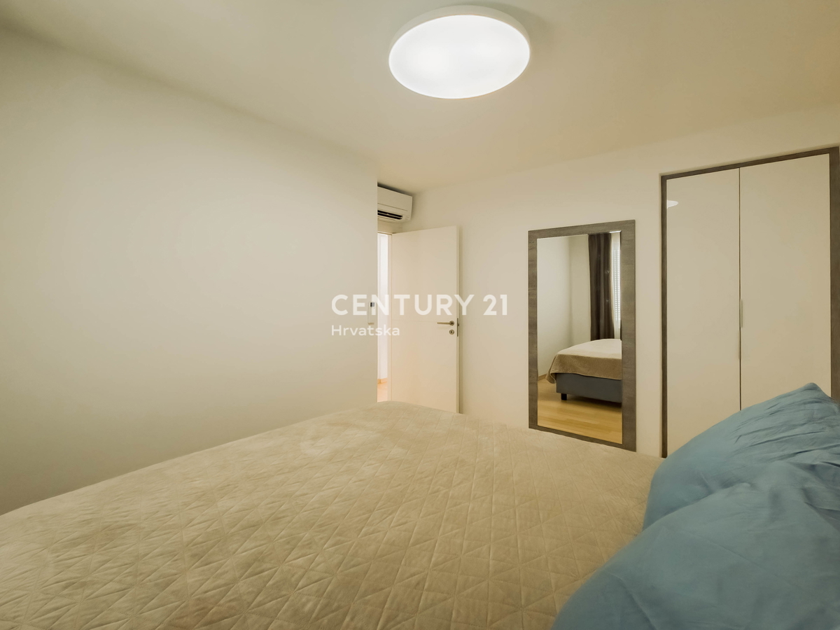 PETRČANE, STANOVANJE 2 VRSTE V VRSTI OB MORJU, SUNNYSIDE RESORT, PRIZEMLJE, OPREMLJENO
