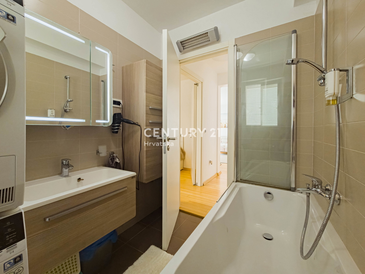 PETRČANE, STANOVANJE 2 VRSTE V VRSTI OB MORJU, SUNNYSIDE RESORT, PRIZEMLJE, OPREMLJENO