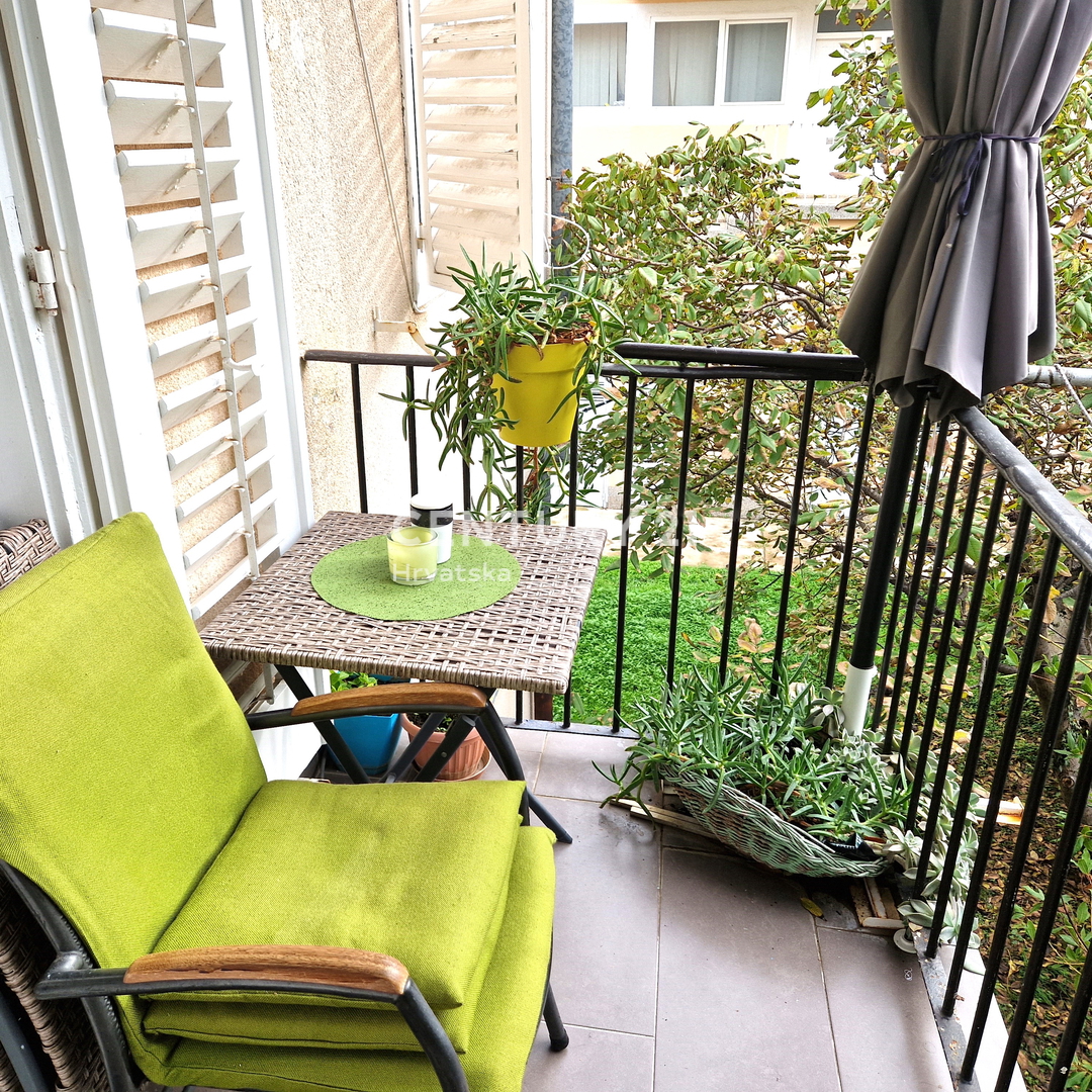 Biograd na morju - dvosobno stanovanje v središču mesta, s pogledom na morje