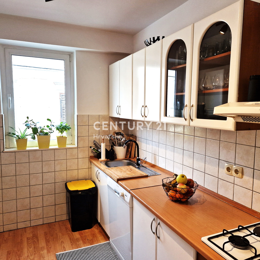 Biograd na morju - dvosobno stanovanje v središču mesta, s pogledom na morje