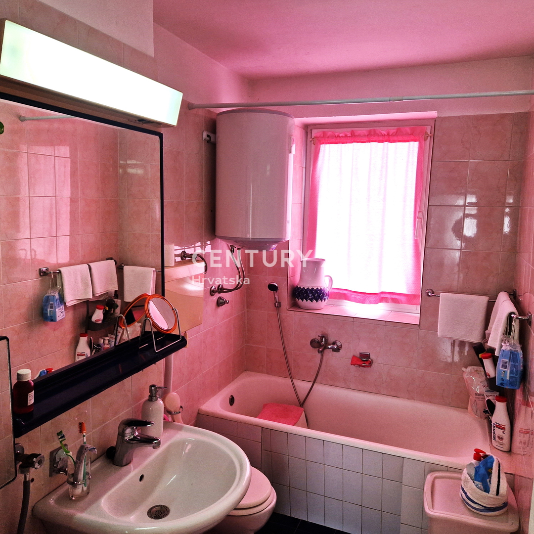 Biograd na morju - dvosobno stanovanje v središču mesta, s pogledom na morje