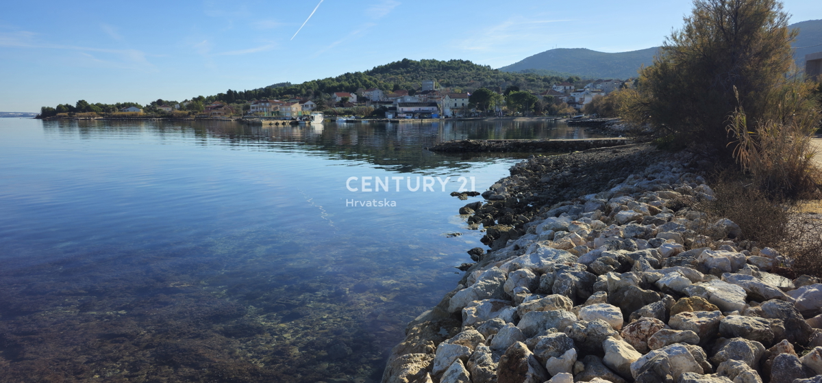 Pašman, Banj, gradbeno zemljišče, prvi vrsti do morja, površina 1760 m2