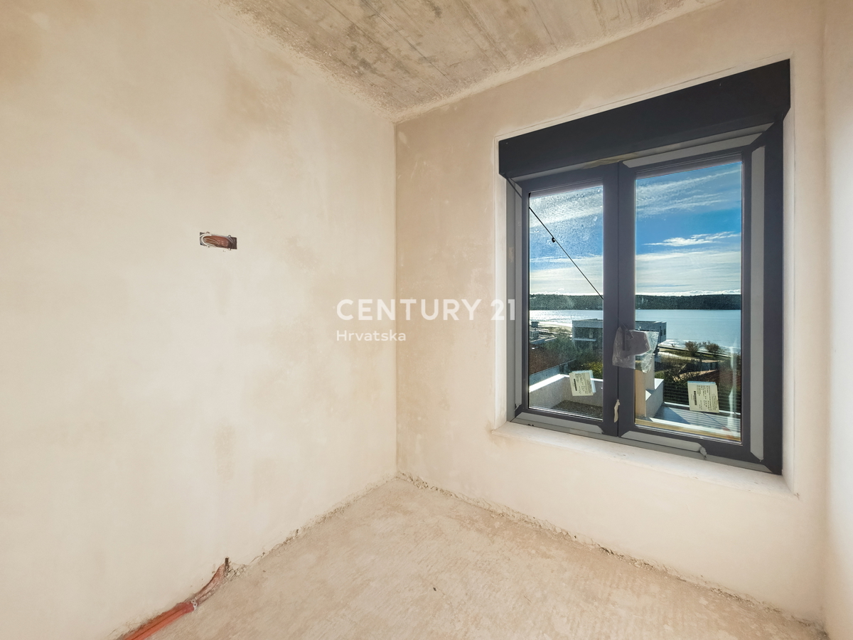 ZADAR, LJUBAČ, LUX. NOVOGRADNJA. S4= 100,66 m2, 1. nadstropje, 50 m do morja in plaže, pogled na morje