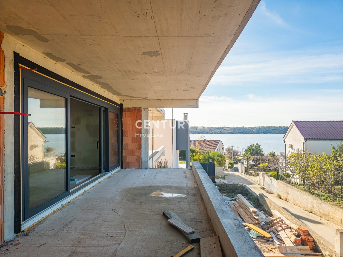 ZADAR, LJUBAČ, LUX. NOVOGRADNJA. S4= 100,66 m2, 1. nadstropje, 50 m do morja in plaže, pogled na morje