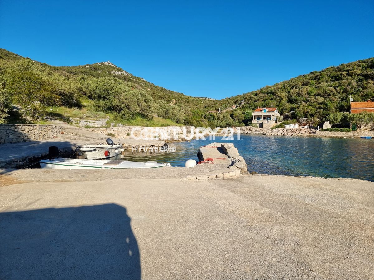 Tkon, Donje More, zemljišče ob morju v zalivu zaščitenem pred vetrovi