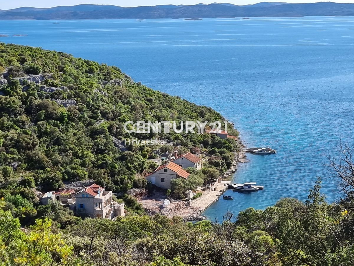 Tkon, Donje More, zemljišče ob morju v zalivu zaščitenem pred vetrovi