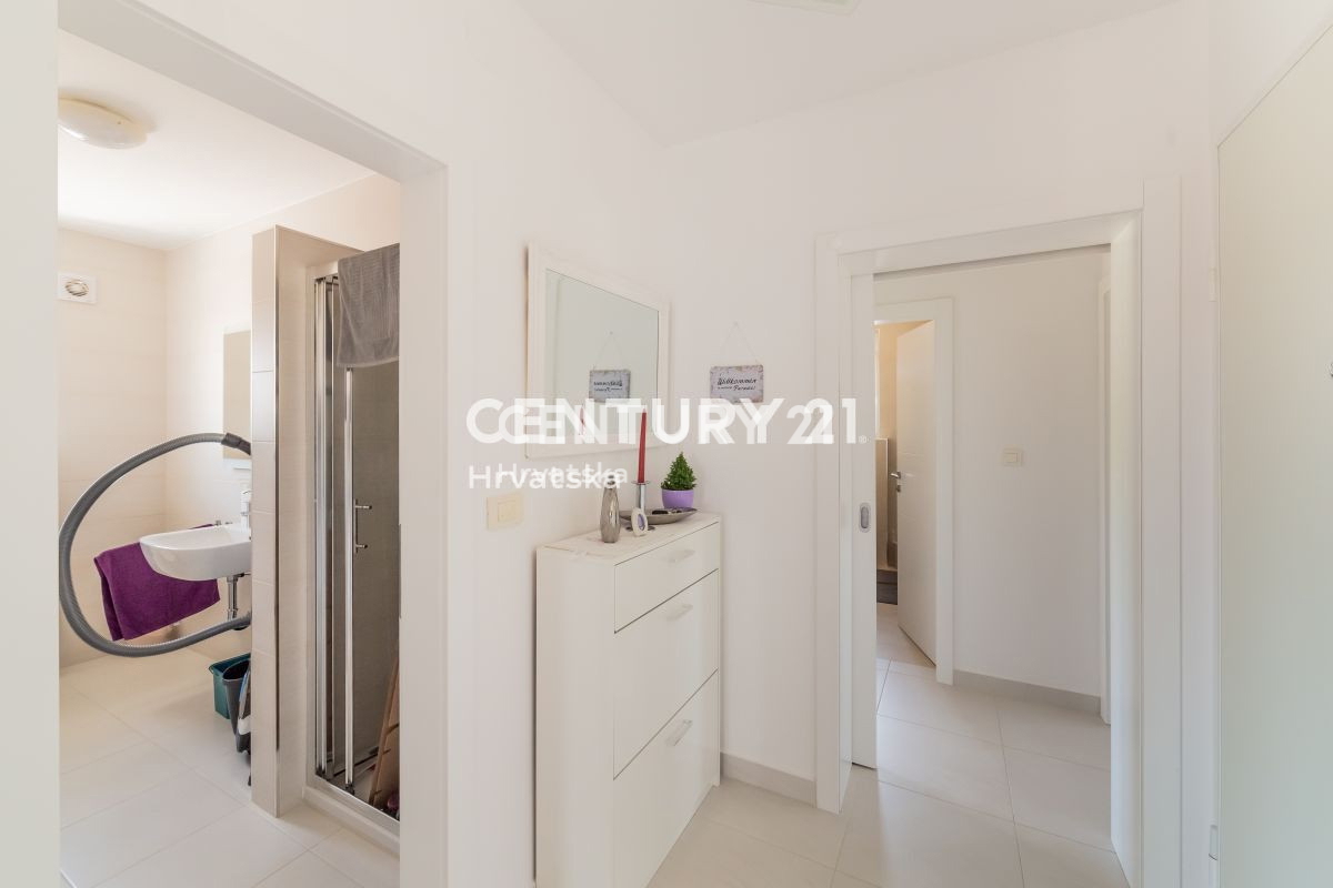 VIR - penthouse z strešno teraso, odprt razgled na morje