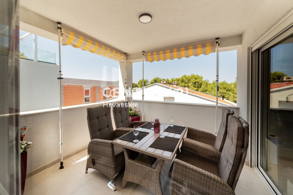 VIR - penthouse z strešno teraso, odprt razgled na morje