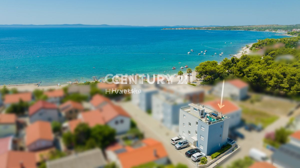 VIR - penthouse z strešno teraso, odprt razgled na morje