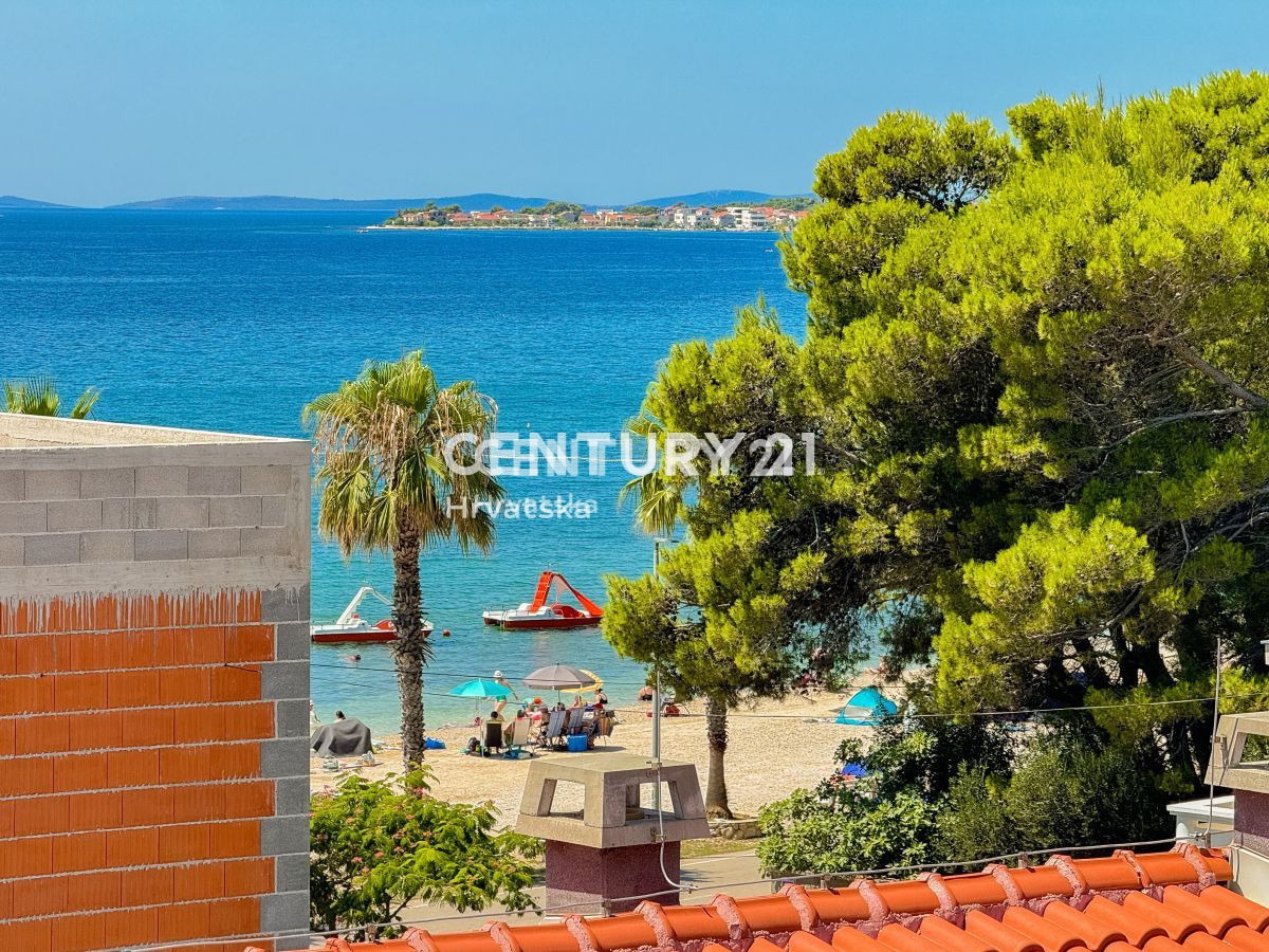 VIR - penthouse z strešno teraso, odprt razgled na morje