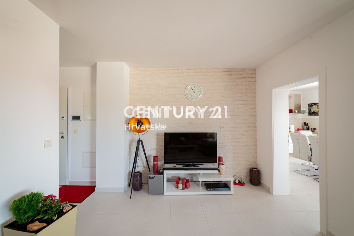 VIR - penthouse z strešno teraso, odprt razgled na morje