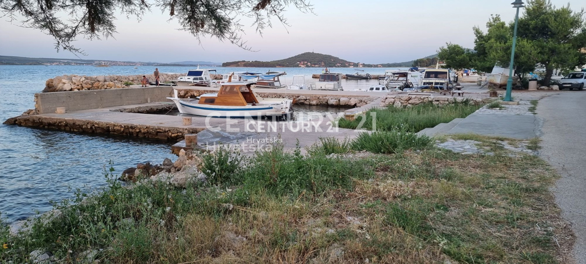 Pašman, Neviđane, Gradbena parcela