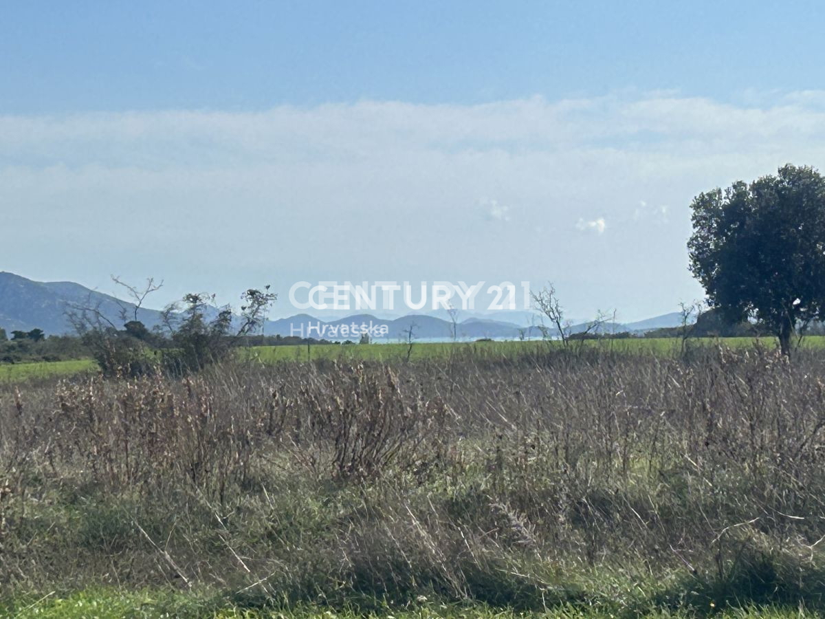 Kmetijsko zemljišče v Biogradu na Moru velikosti 1854 m2