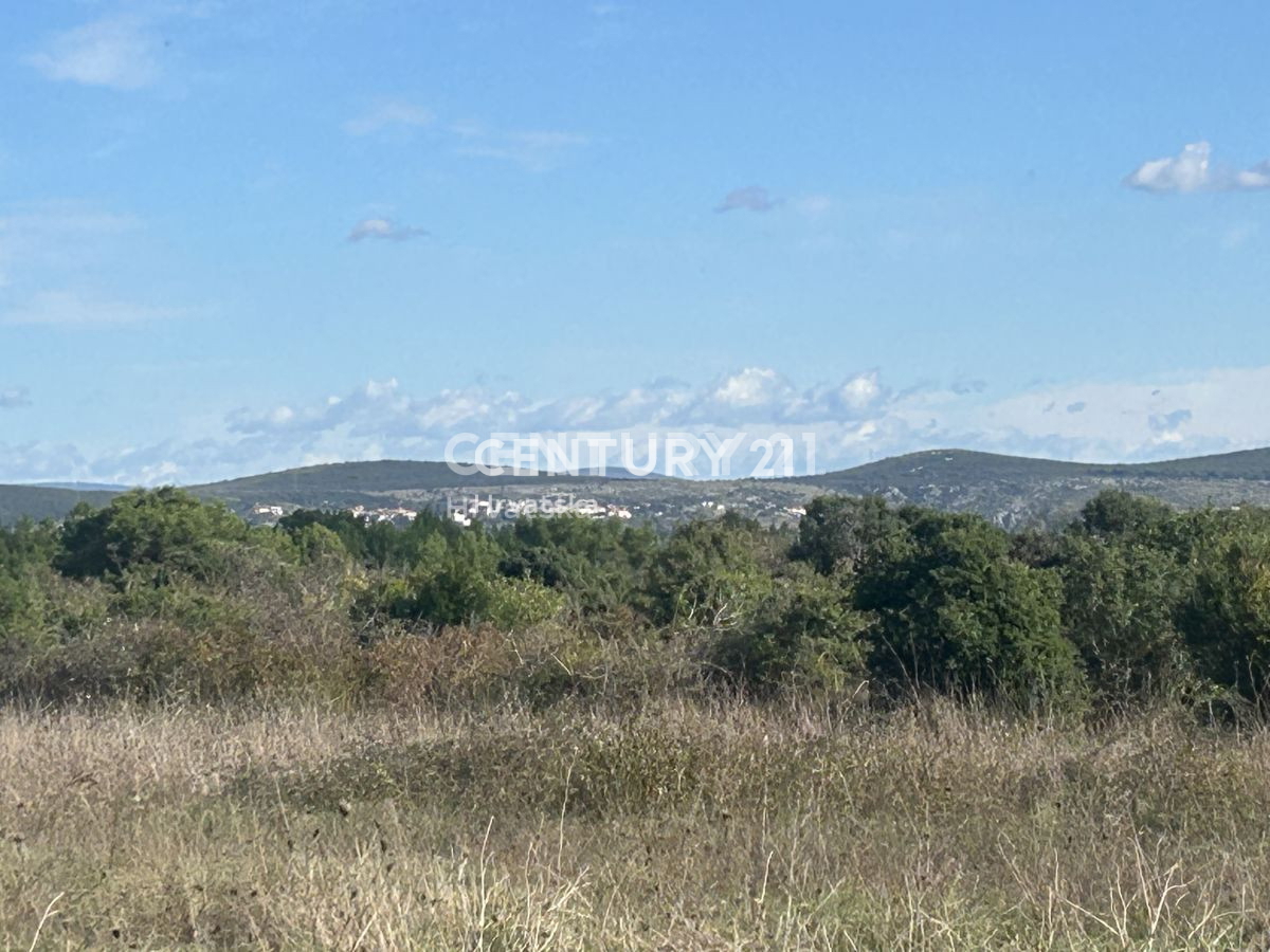Kmetijsko zemljišče v Biogradu na Moru velikosti 1854 m2