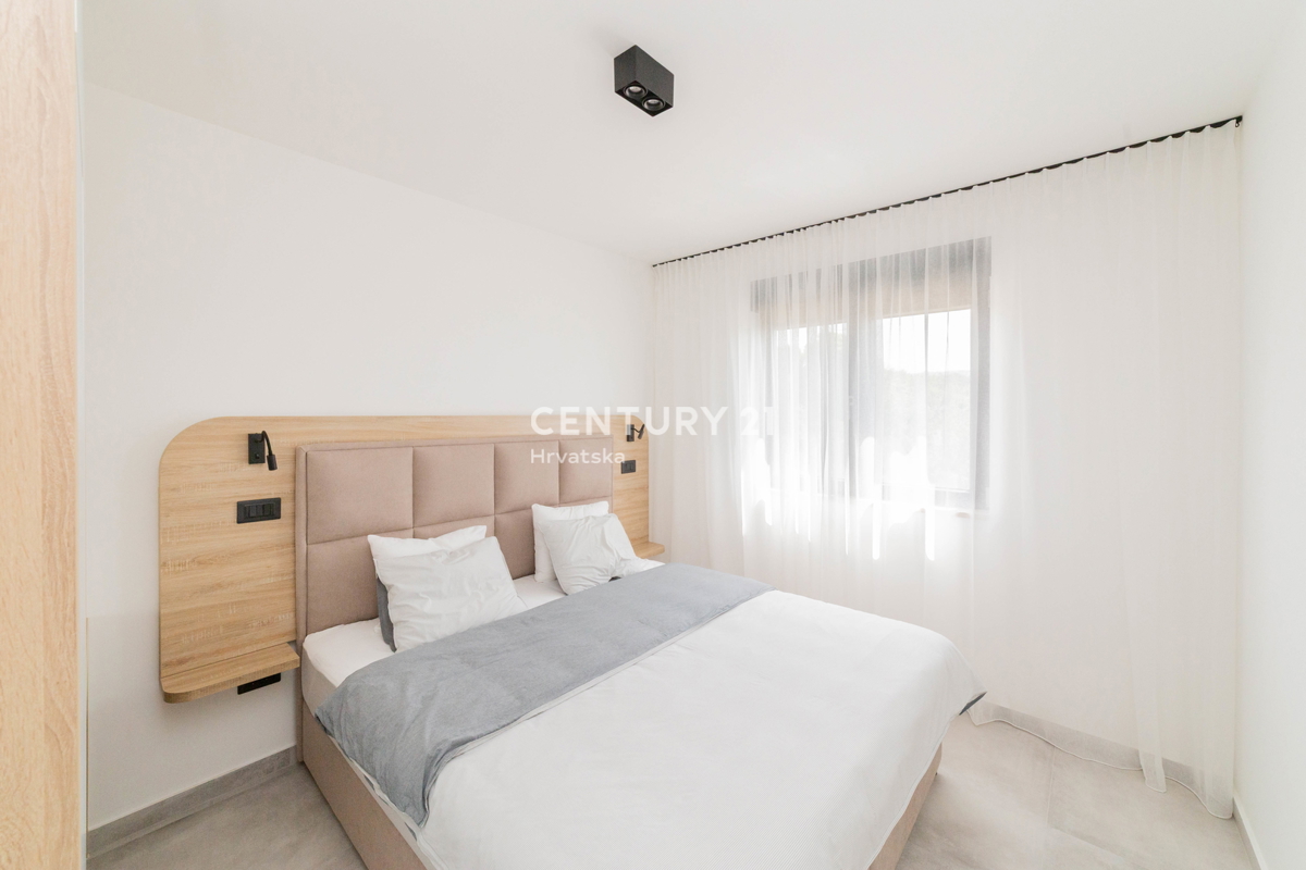 Zadar, Maslenica, stan v 1. nadstropju, čudovit pogled na morje, 150 m od morja