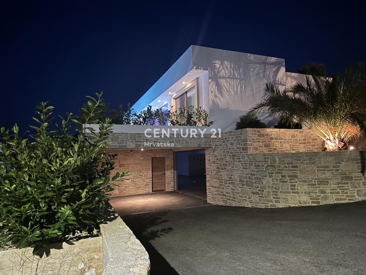 Pašman, Tkon, prvi vrsti ob morju, vrhunska vila z bazenom, garažo in savno