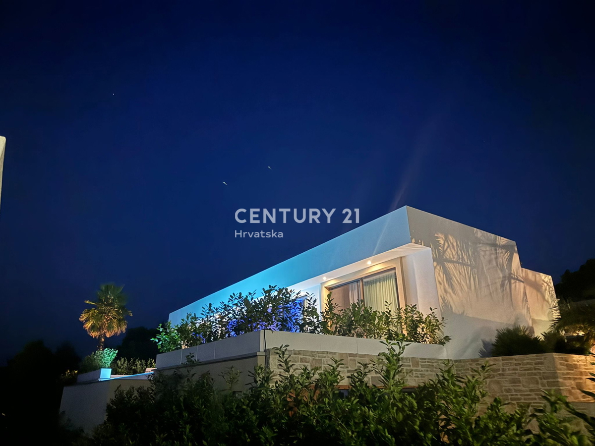 Pašman, Tkon, prvi vrsti ob morju, vrhunska vila z bazenom, garažo in savno