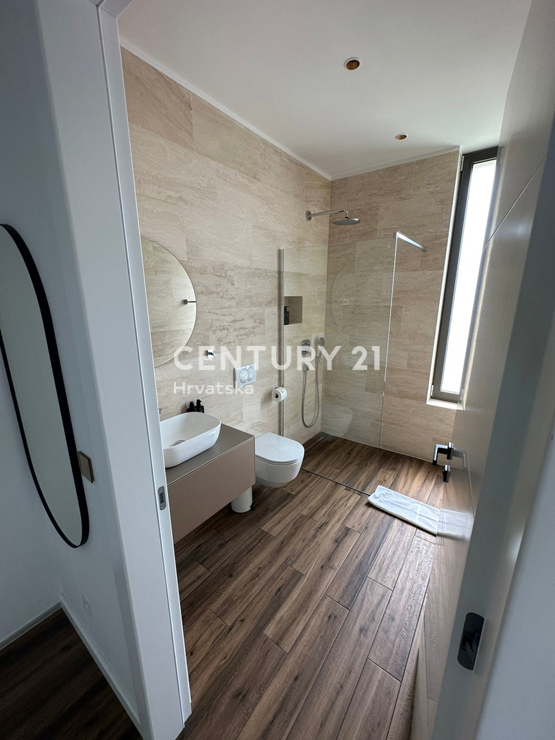 Pašman, Tkon, prvi vrsti ob morju, vrhunska vila z bazenom, garažo in savno