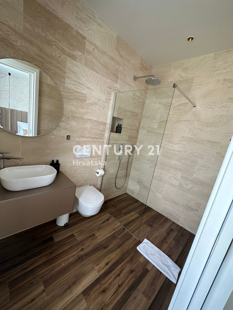 Pašman, Tkon, prvi vrsti ob morju, vrhunska vila z bazenom, garažo in savno