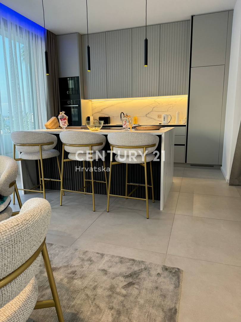 Pašman, Tkon, prvi vrsti ob morju, vrhunska vila z bazenom, garažo in savno