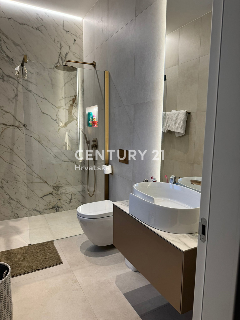 Pašman, Tkon, prvi vrsti ob morju, vrhunska vila z bazenom, garažo in savno