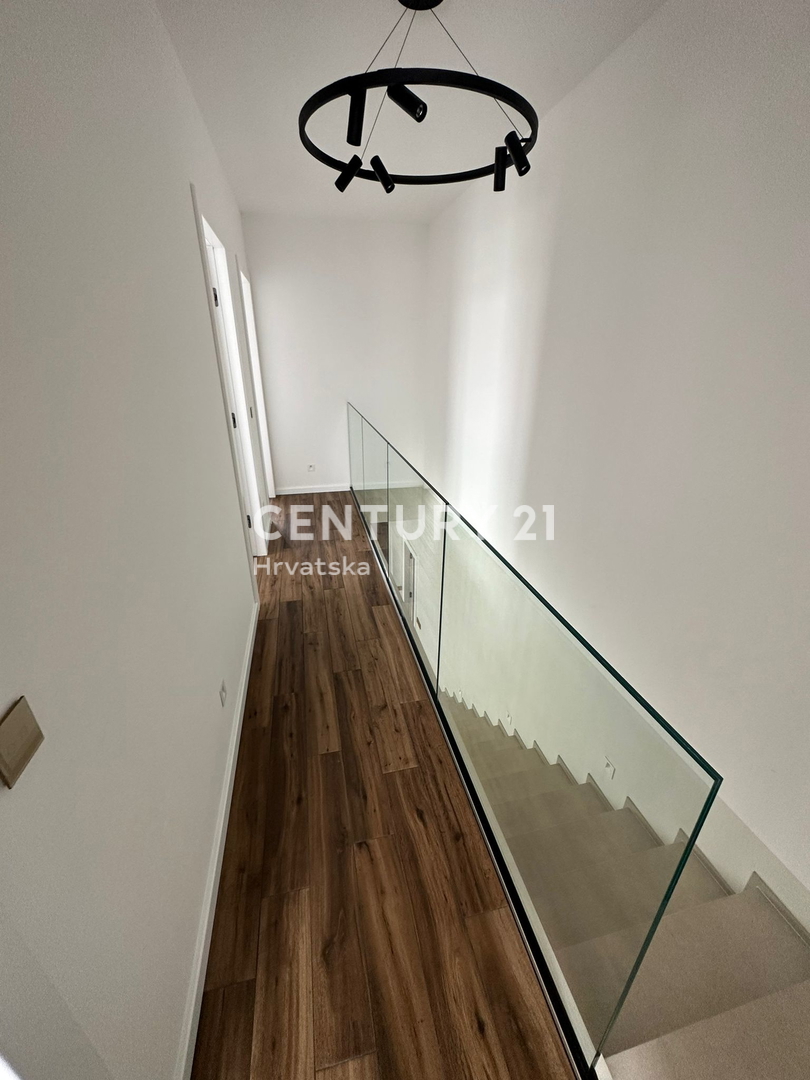 Pašman, Tkon, prvi vrsti ob morju, vrhunska vila z bazenom, garažo in savno