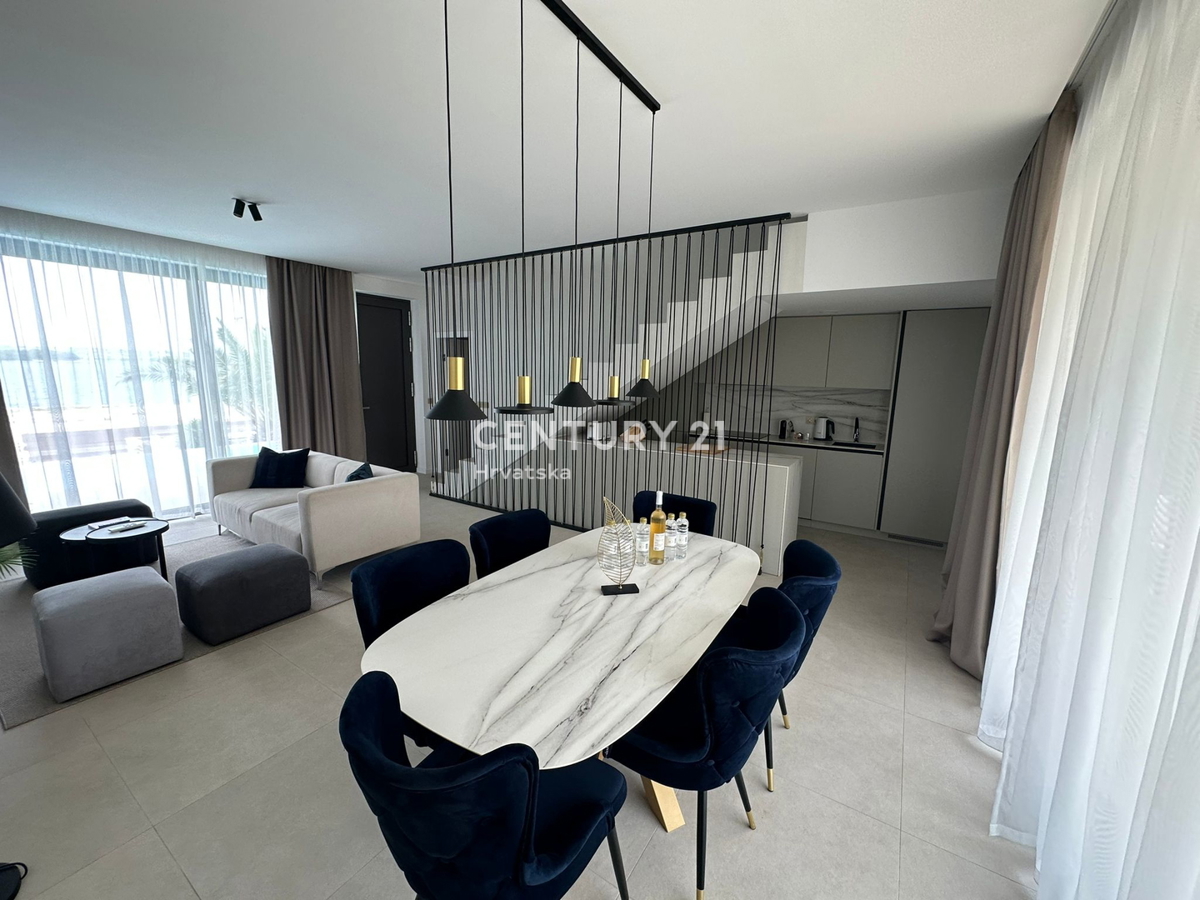 Pašman, Tkon, prvi vrsti ob morju, vrhunska vila z bazenom, garažo in savno