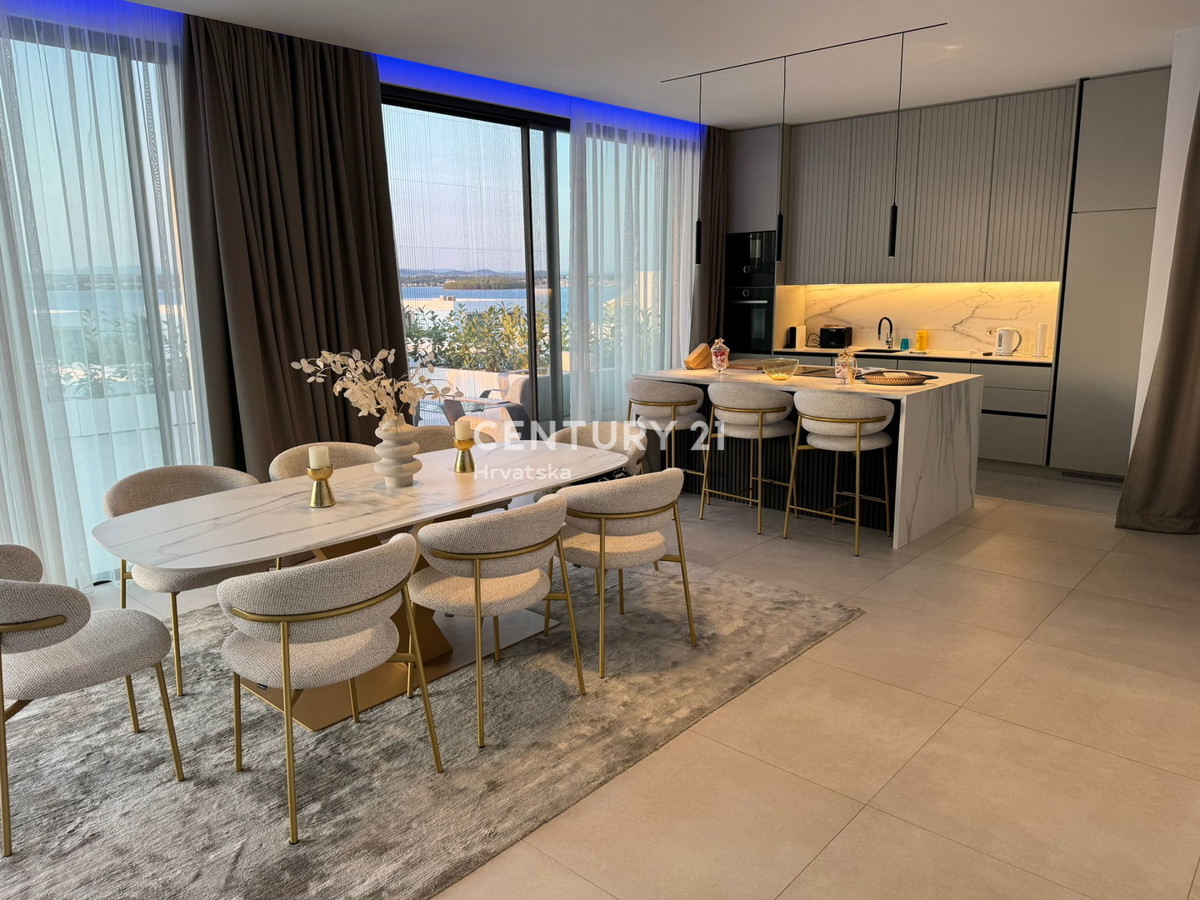 Pašman, Tkon, prvi vrsti ob morju, vrhunska vila z bazenom, garažo in savno