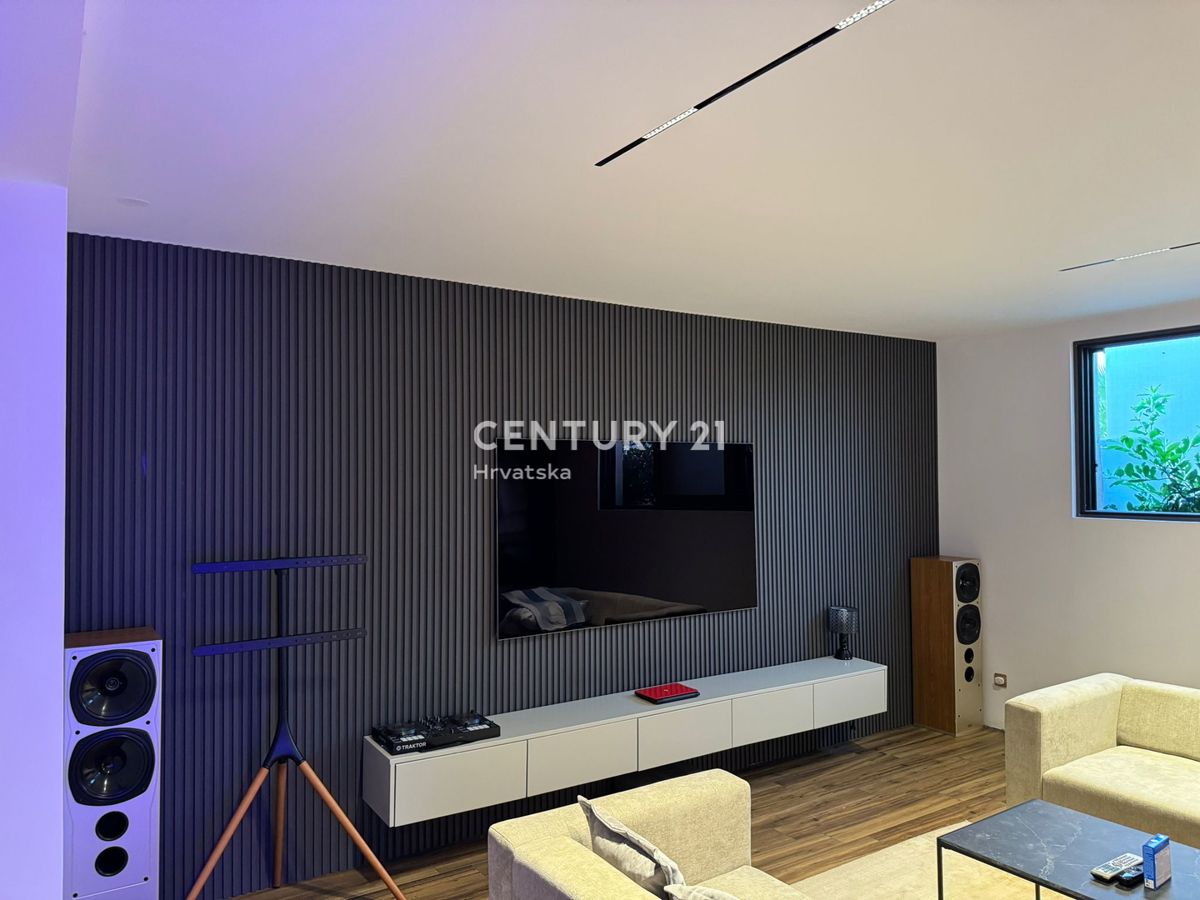 Pašman, Tkon, prvi vrsti ob morju, vrhunska vila z bazenom, garažo in savno