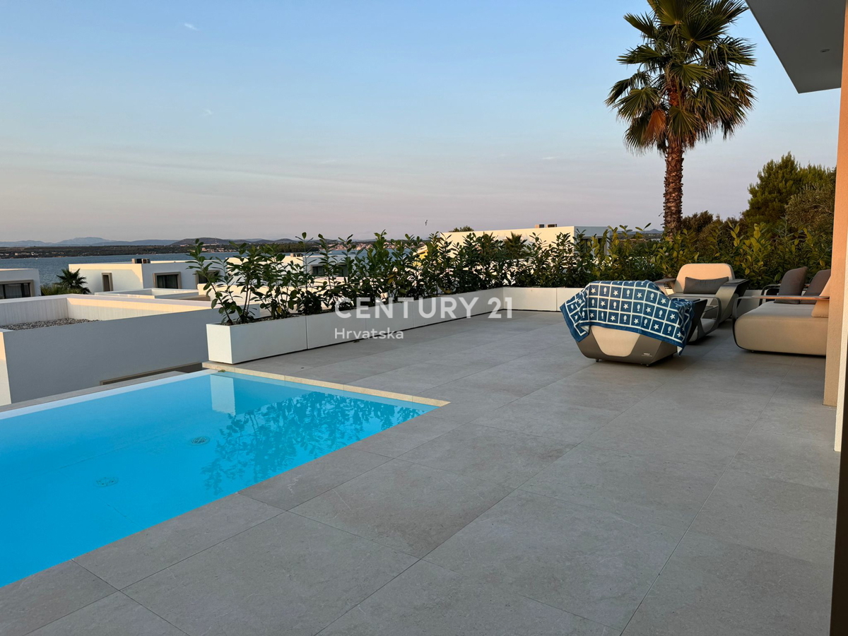 Pašman, Tkon, prvi vrsti ob morju, vrhunska vila z bazenom, garažo in savno