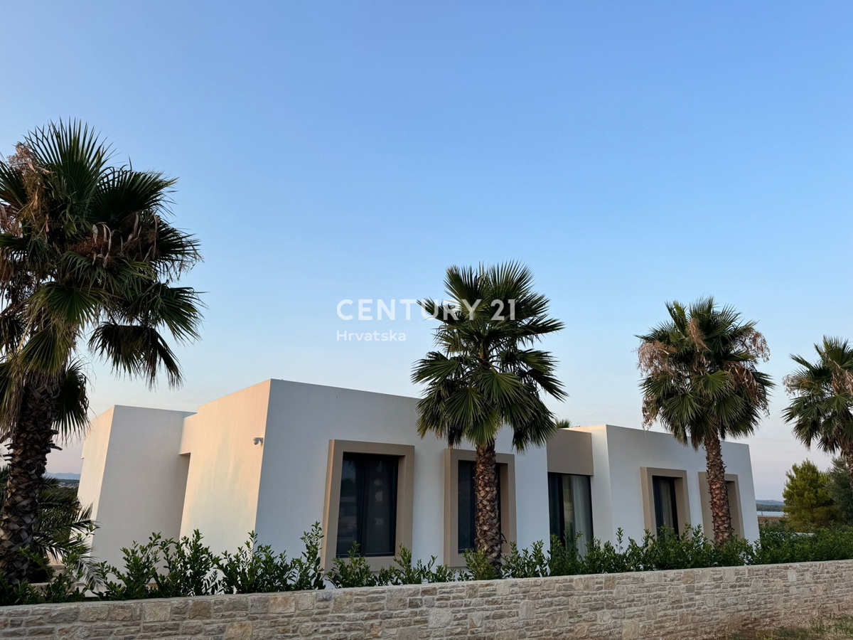 Pašman, Tkon, prvi vrsti ob morju, vrhunska vila z bazenom, garažo in savno