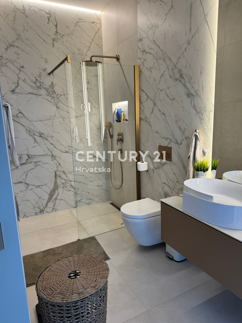 Pašman, Tkon, prvi vrsti ob morju, vrhunska vila z bazenom, garažo in savno