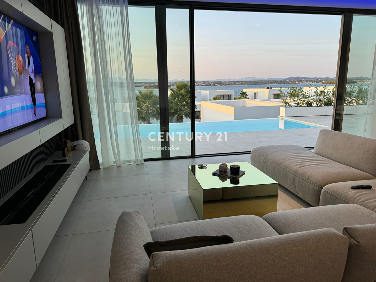 Pašman, Tkon, prvi vrsti ob morju, vrhunska vila z bazenom, garažo in savno