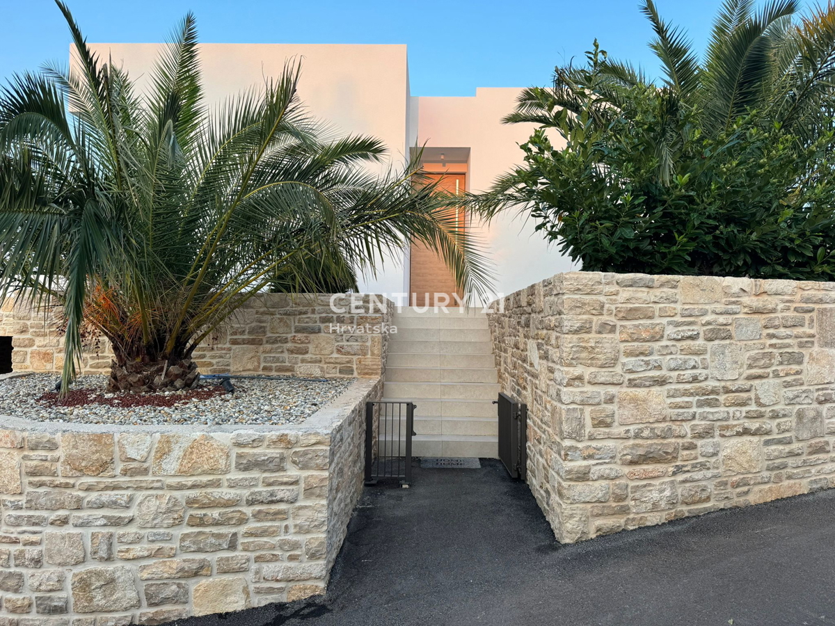 Pašman, Tkon, prvi vrsti ob morju, vrhunska vila z bazenom, garažo in savno