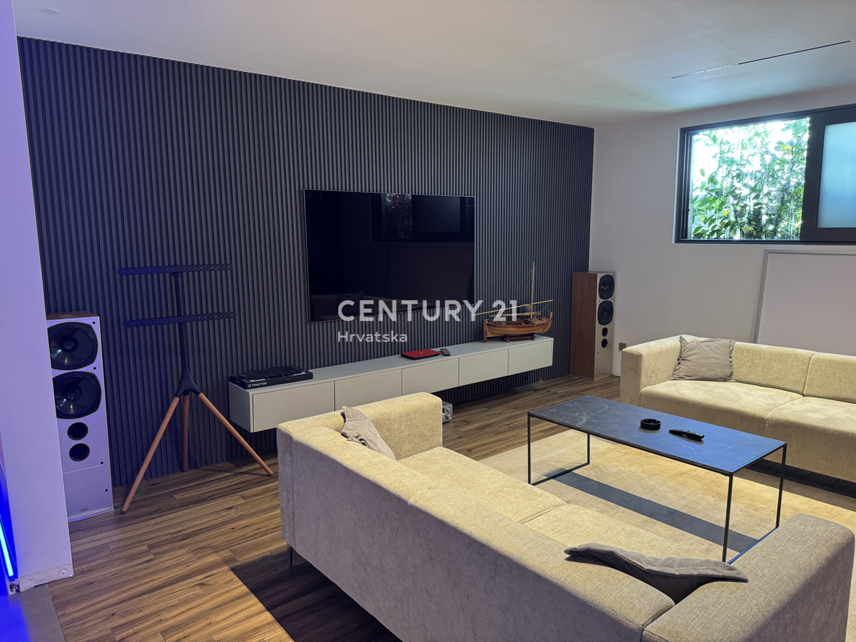 Pašman, Tkon, prvi vrsti ob morju, vrhunska vila z bazenom, garažo in savno