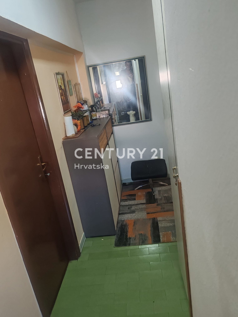 Šibenik - dvosobno stanovanje z razgledom na morje - center