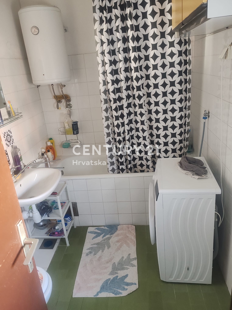 Šibenik - dvosobno stanovanje z razgledom na morje - center