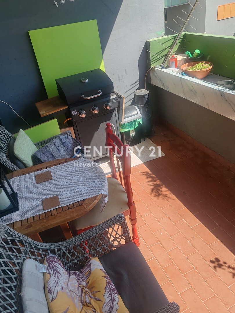 Šibenik - dvosobno stanovanje z razgledom na morje - center