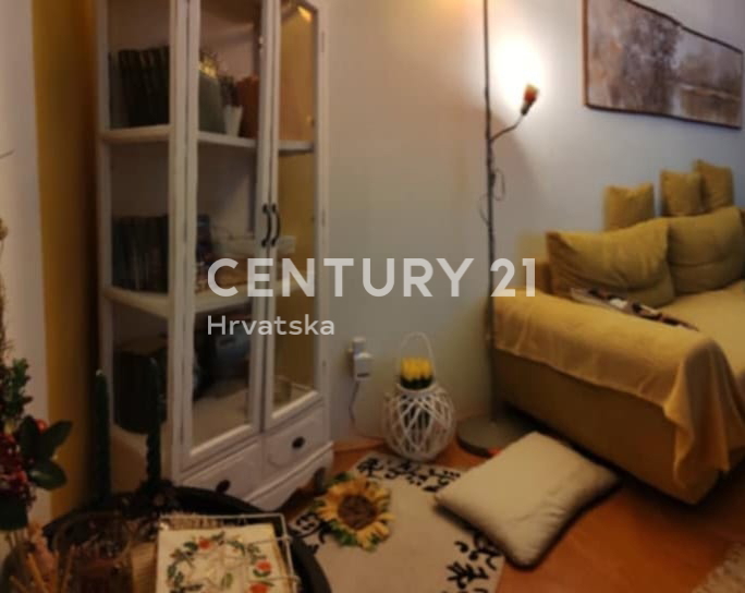 Šibenik - dvosobno stanovanje z razgledom na morje - center