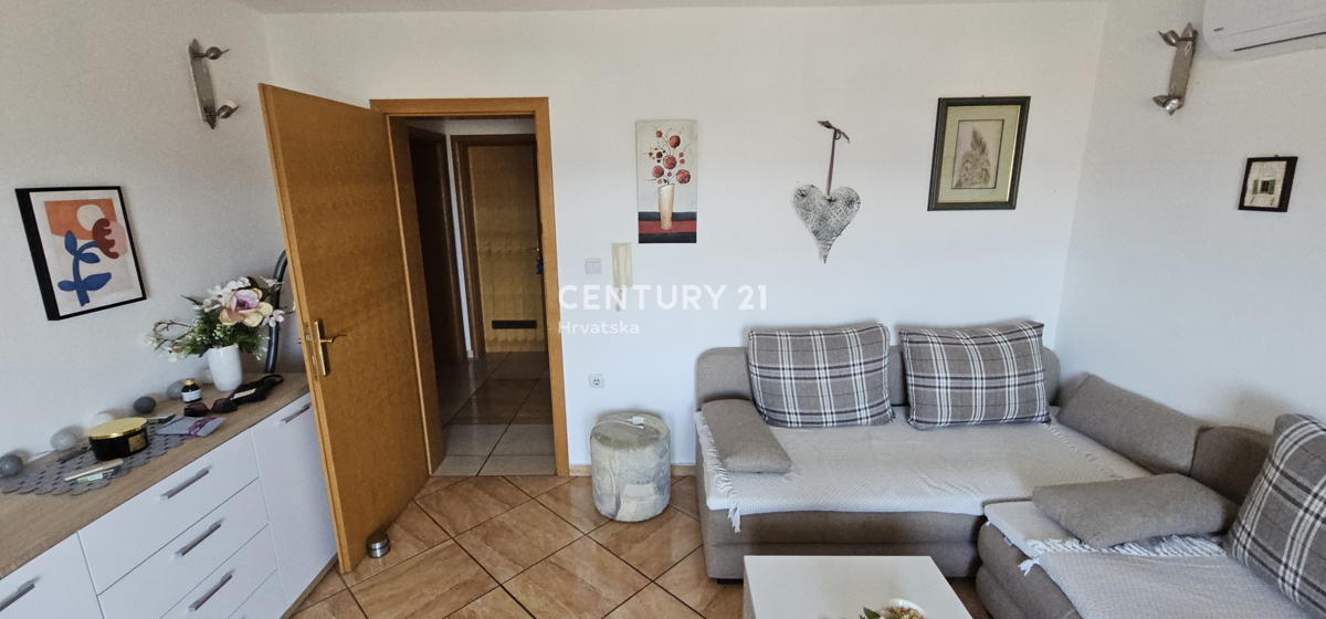 Sveti Filip in Jakob, stanovanje površine 78 m2 s čudovitim pogledom na morje in otoke