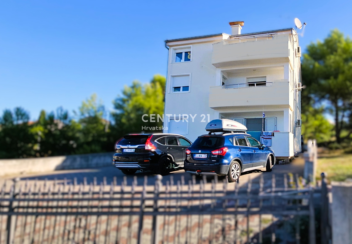 Sveti Filip in Jakob, stanovanje površine 78 m2 s čudovitim pogledom na morje in otoke