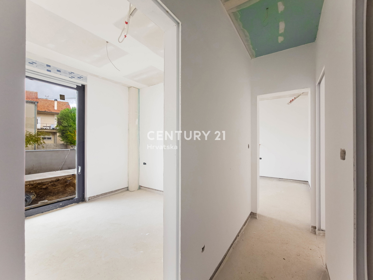 ZADAR, BILI BRIG, luksuzní novostavba, 3,5 pokoje, 110 m2, přízemí, zahrada

ZADAR, BILI BRIG, luksusowa nowa inwestycja, 3,5 pokoju, 110 m2, parter, ogród

ZADAR, BILI BRIG, luxus újépítés, 3,5 szoba, 110 m2, földszint, kert

ZADAR, BILI BRIG, luksu