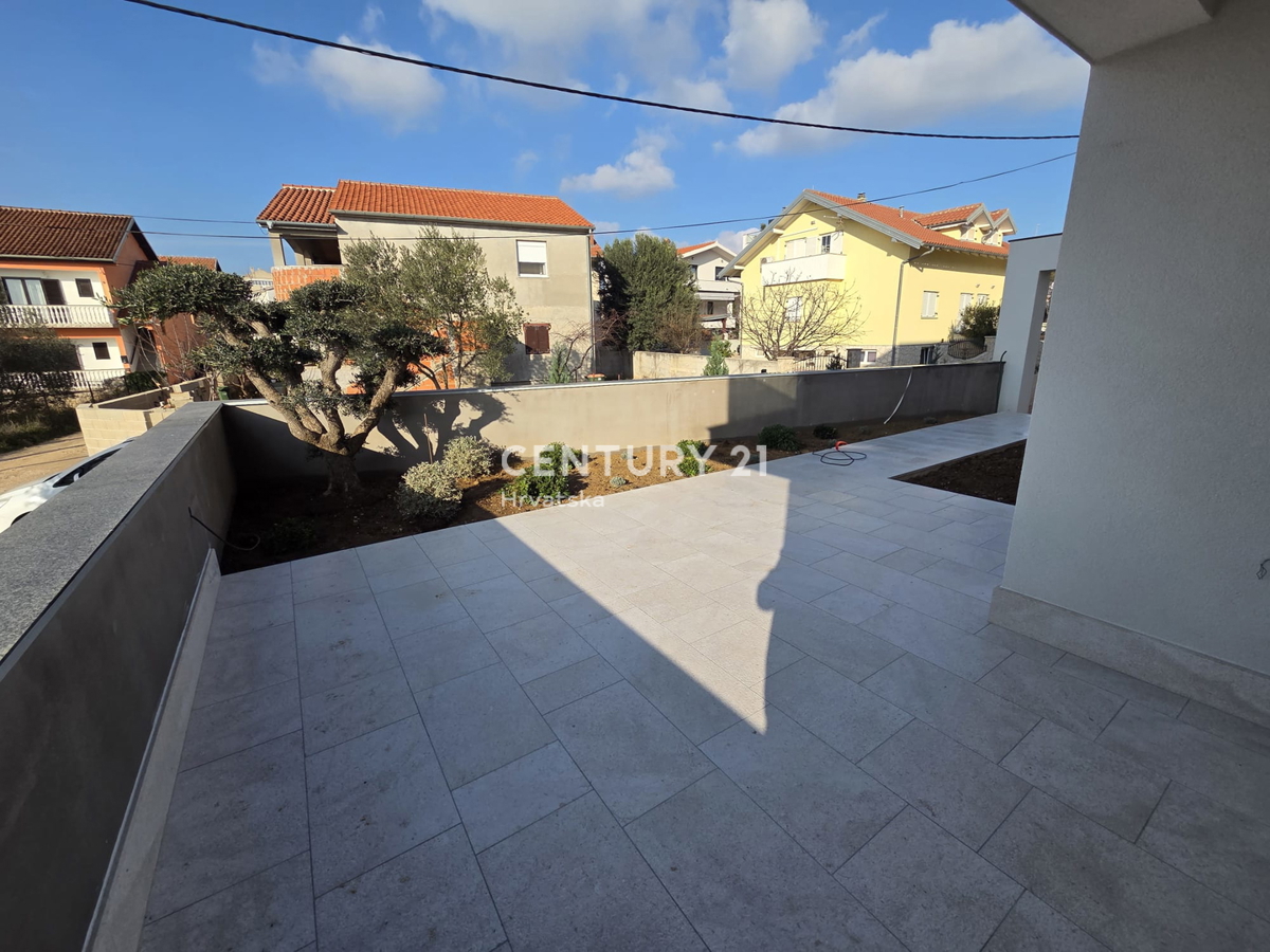 ZADAR, BILI BRIG, luksuzní novostavba, 3,5 pokoje, 110 m2, přízemí, zahrada

ZADAR, BILI BRIG, luksusowa nowa inwestycja, 3,5 pokoju, 110 m2, parter, ogród

ZADAR, BILI BRIG, luxus újépítés, 3,5 szoba, 110 m2, földszint, kert

ZADAR, BILI BRIG, luksu