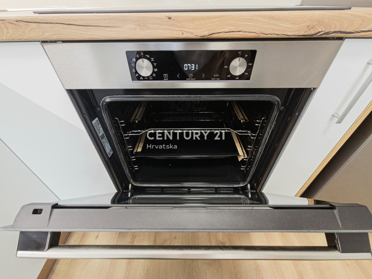 Zadar, Voštarnica, 2,5-prostorsko stanovanje, 55,65 m2, 1. nadstropje, obnovljeno, opremljeno, takoj vseljivo